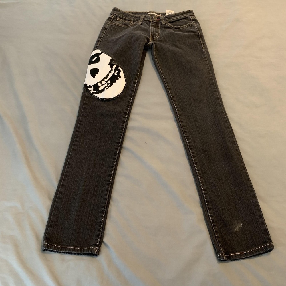 Levi's Jeans Juniors 1 Gray‎ Low Rise Slim Straight Charcoal Skull Patch Stretch